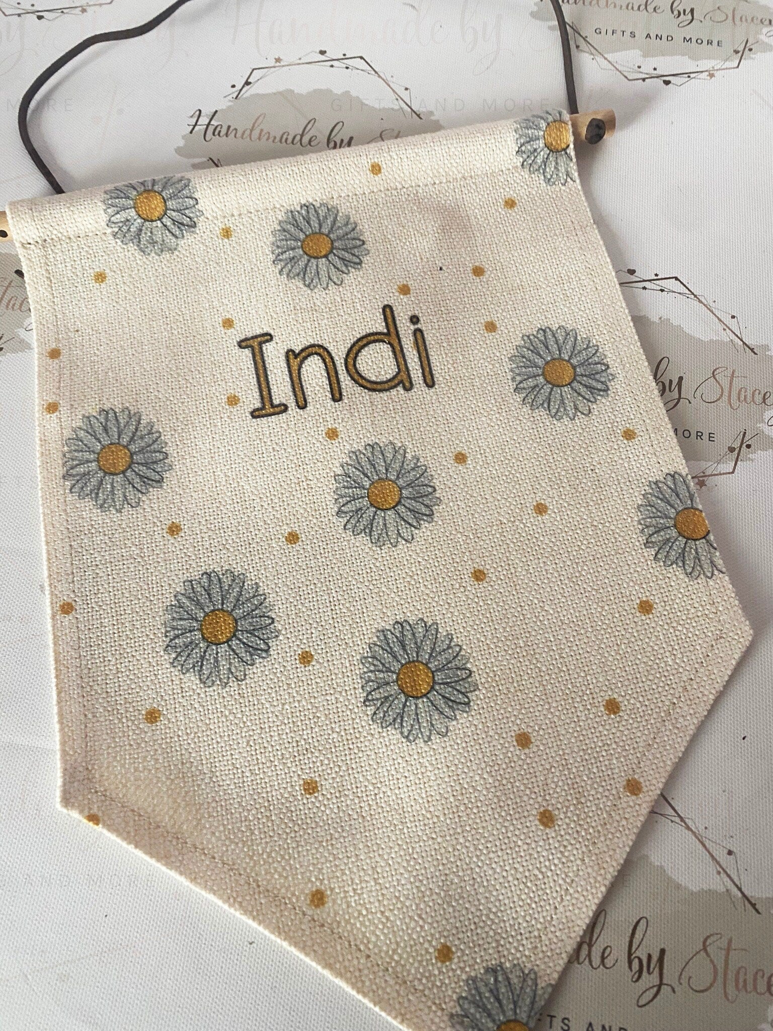 Personalised Linen Flag|Daisy Floral Design|Editable Text|Nursery Bedroom Decor for Daughter|Niece|Grandchild|New Baby Gift|Baby Shower