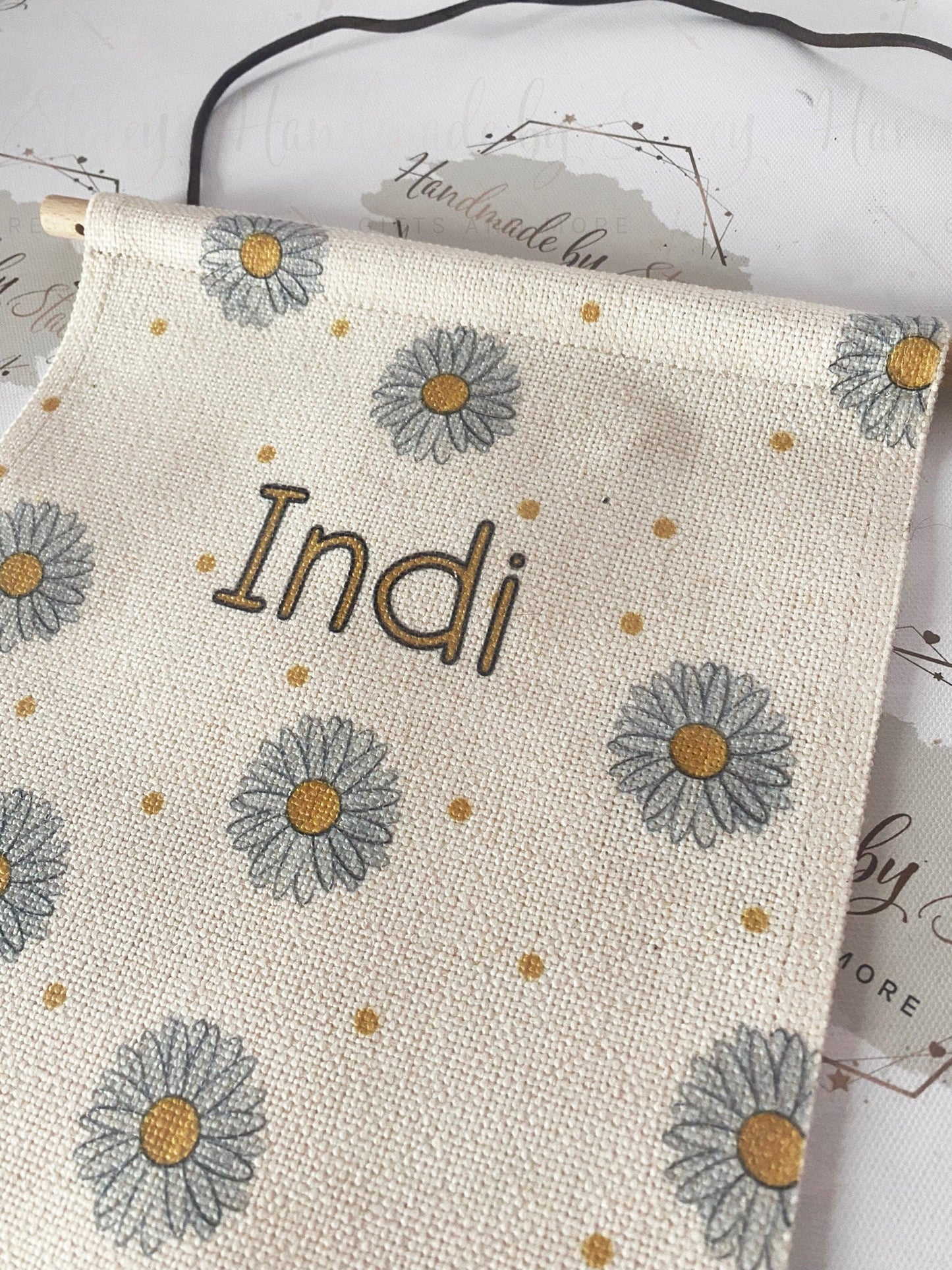 Personalised Linen Flag|Daisy Floral Design|Editable Text|Nursery Bedroom Decor for Daughter|Niece|Grandchild|New Baby Gift|Baby Shower