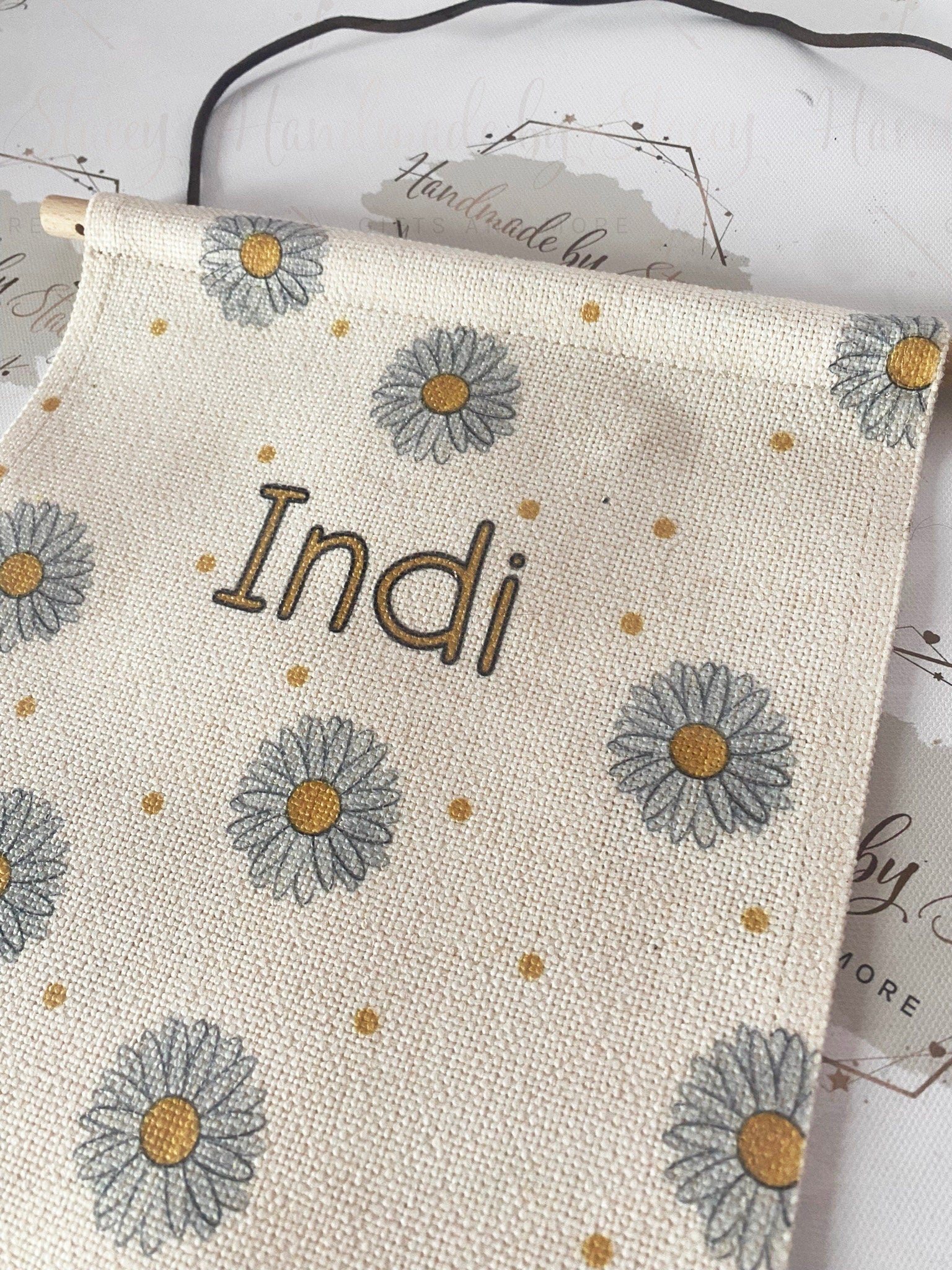 Personalised Linen Flag|Daisy Floral Design|Editable Text|Nursery Bedroom Decor for Daughter|Niece|Grandchild|New Baby Gift|Baby Shower