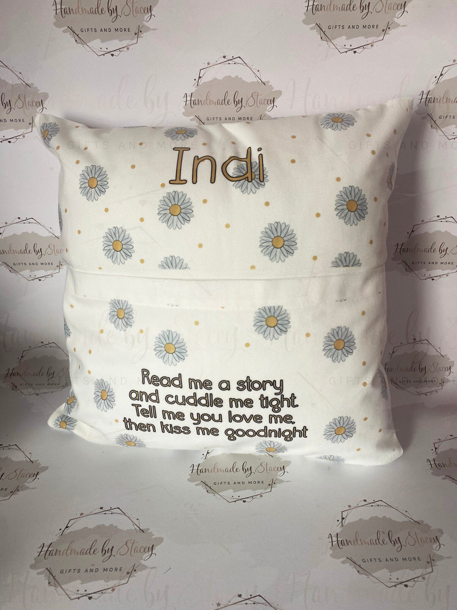 Personalised Book Cushion|Floral Daisy Pocket Cushion|Super Soft Editable Text Gift Idea for Daughter/Niece/Grandchild/Bedroom Decor