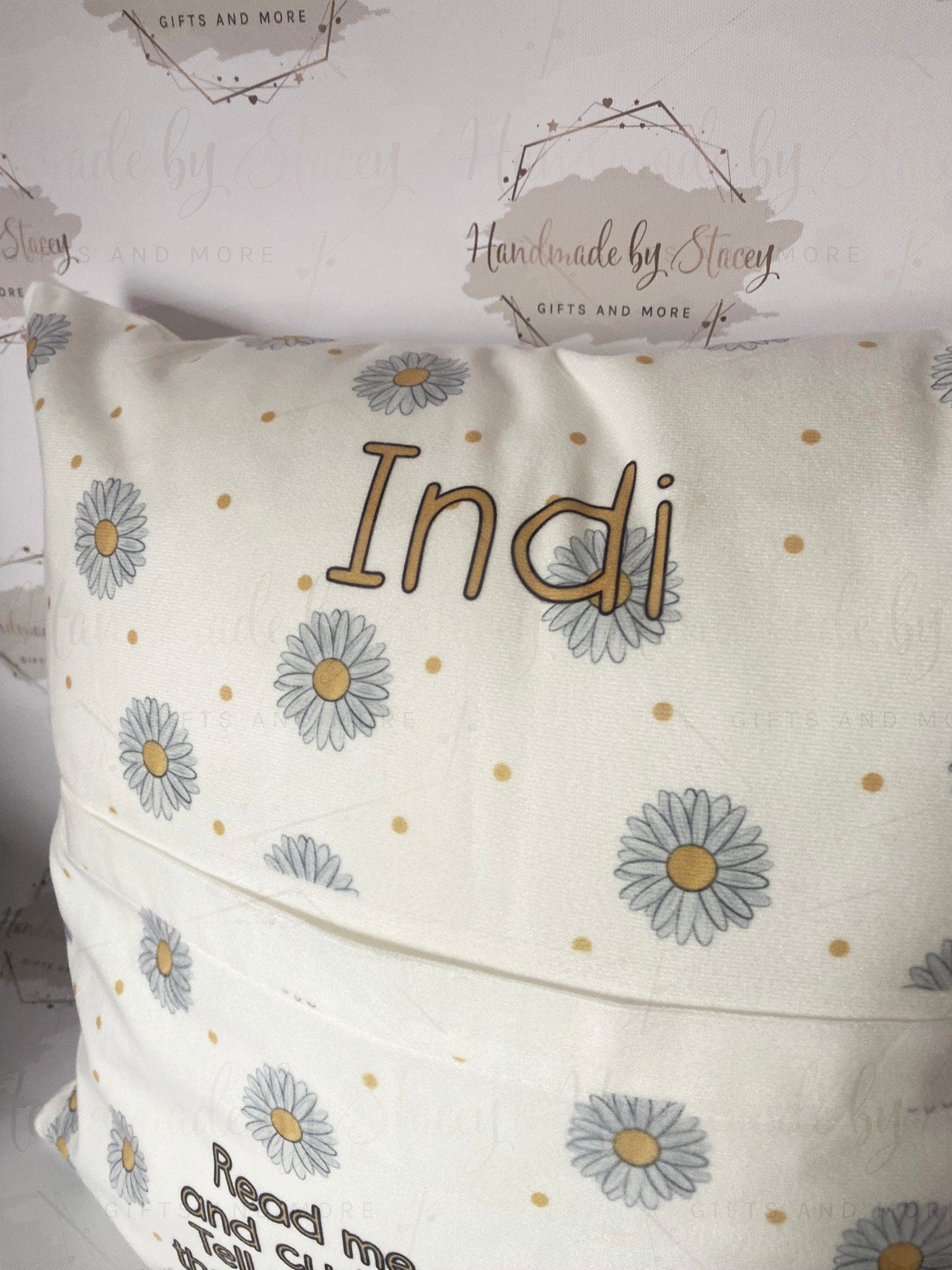 Personalised Book Cushion|Floral Daisy Pocket Cushion|Super Soft Editable Text Gift Idea for Daughter/Niece/Grandchild/Bedroom Decor