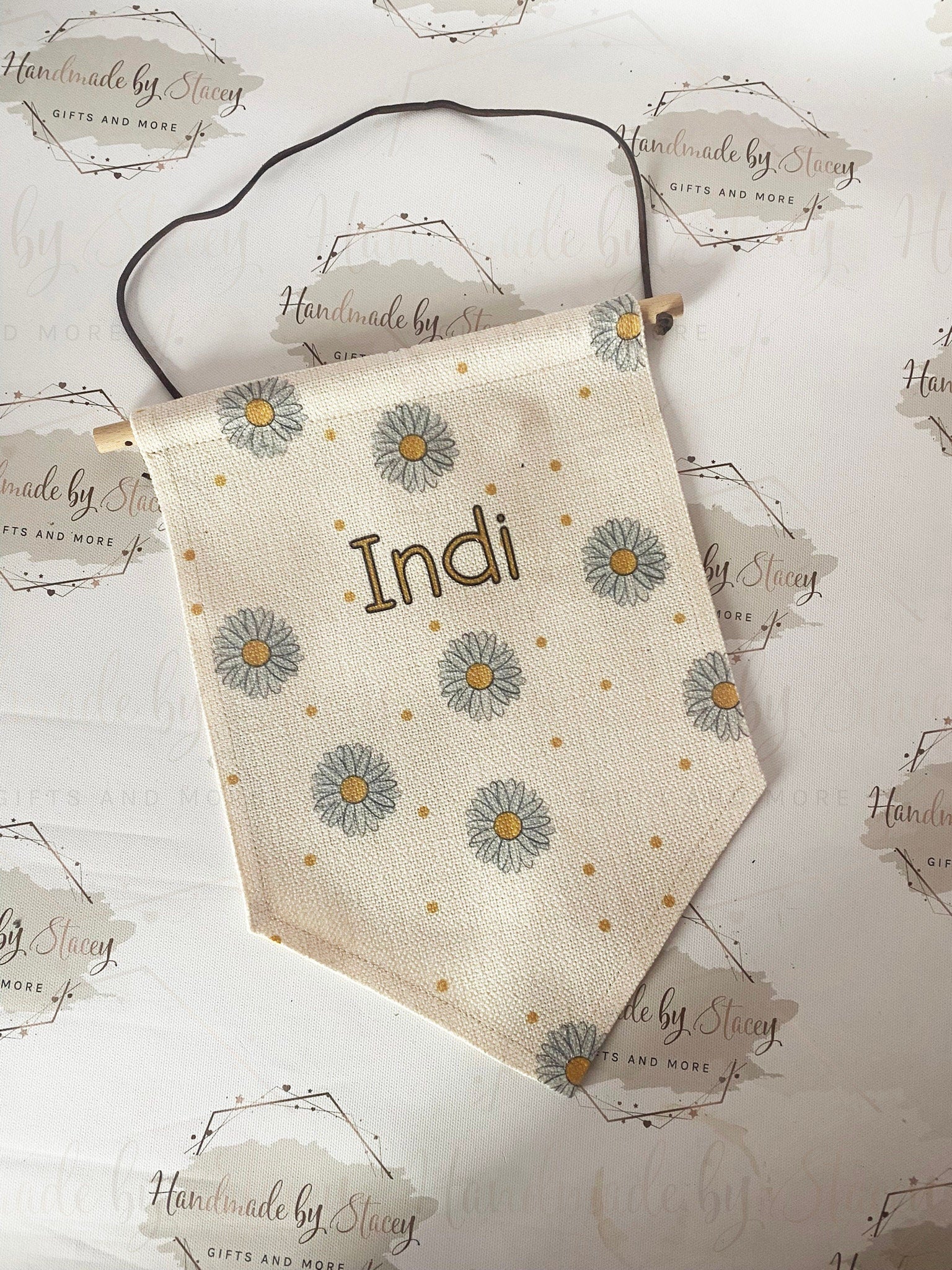 Personalised Linen Flag|Daisy Floral Design|Editable Text|Nursery Bedroom Decor for Daughter|Niece|Grandchild|New Baby Gift|Baby Shower