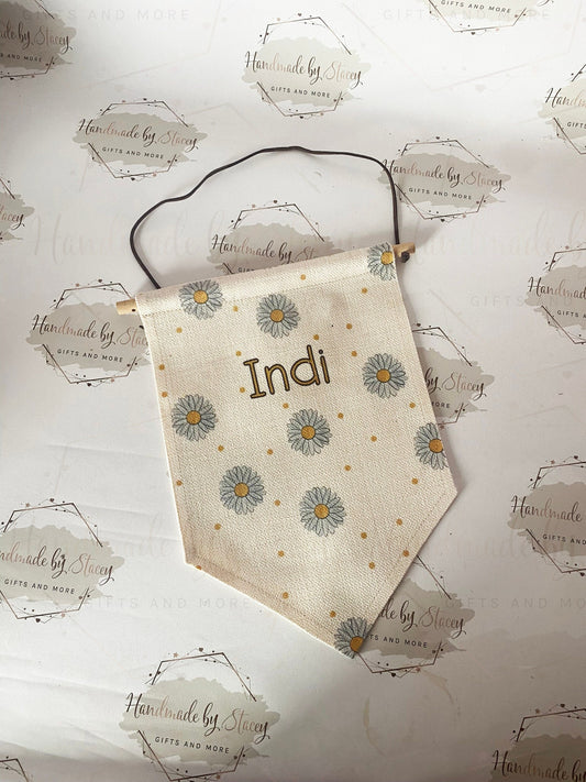 Personalised Linen Flag|Daisy Floral Design|Editable Text|Nursery Bedroom Decor for Daughter|Niece|Grandchild|New Baby Gift|Baby Shower