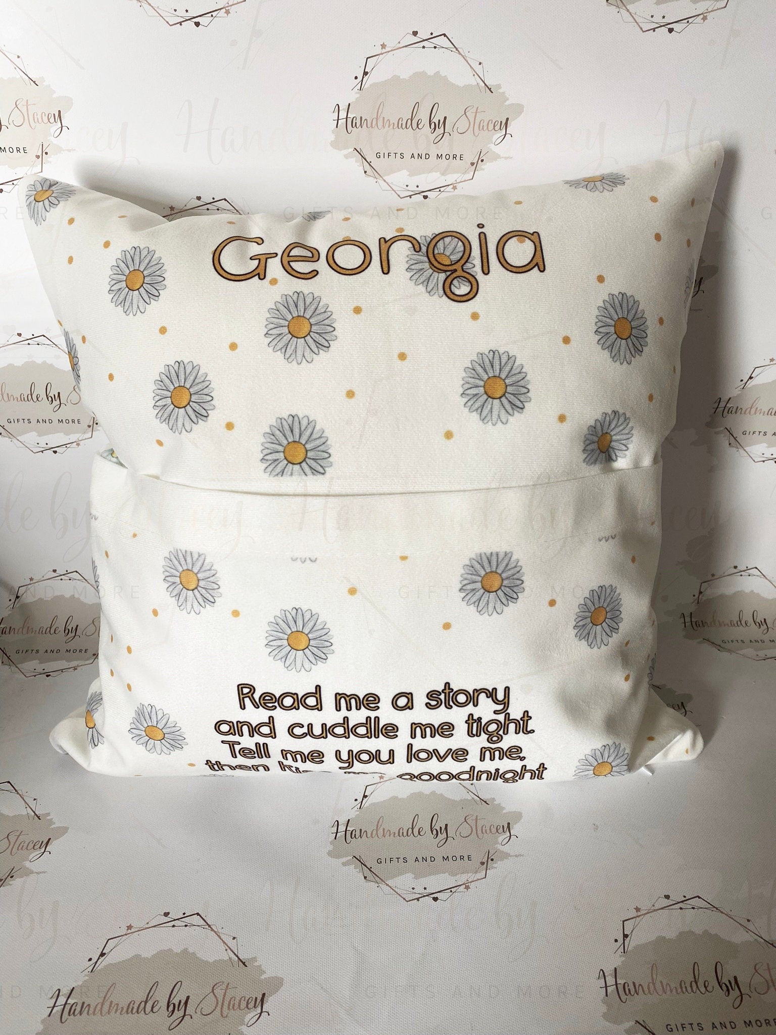Personalised Book Cushion|Floral Daisy Pocket Cushion|Super Soft Editable Text Gift Idea for Daughter/Niece/Grandchild/Bedroom Decor