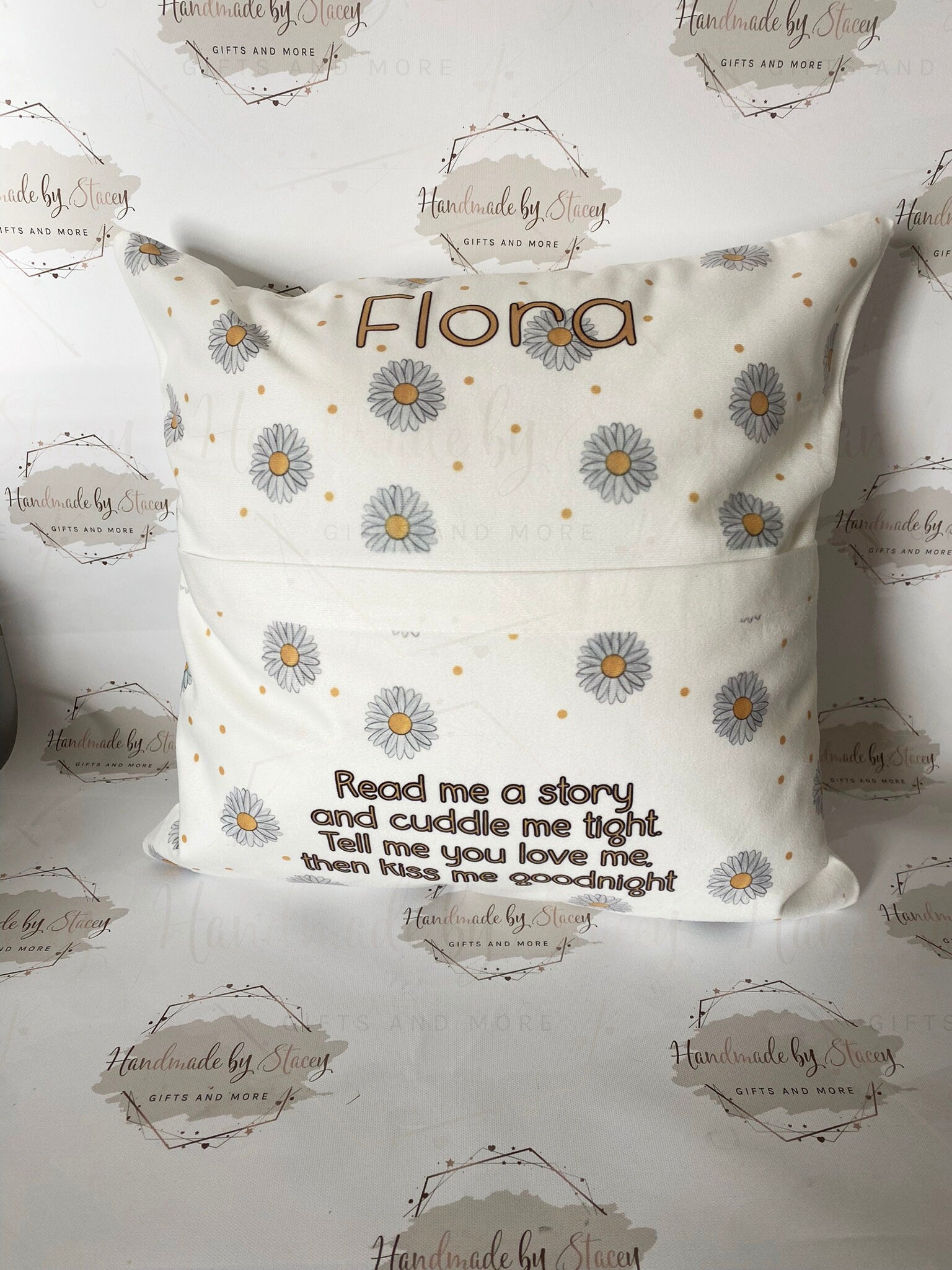 Personalised Book Cushion|Floral Daisy Pocket Cushion|Super Soft Editable Text Gift Idea for Daughter/Niece/Grandchild/Bedroom Decor