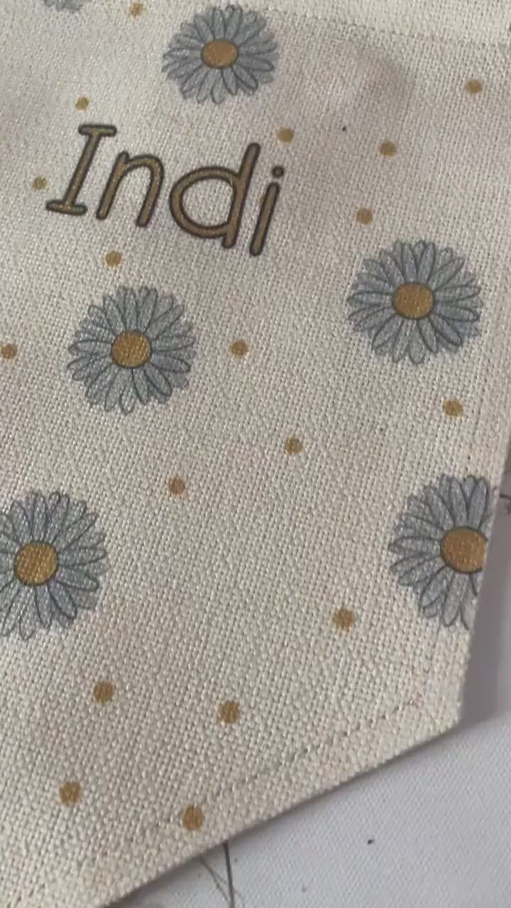Personalised Linen Flag|Daisy Floral Design|Editable Text|Nursery Bedroom Decor for Daughter|Niece|Grandchild|New Baby Gift|Baby Shower