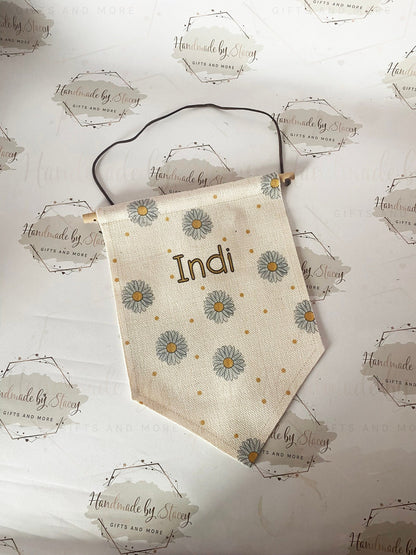 Personalised Linen Flag|Daisy Floral Design|Editable Text|Nursery Bedroom Decor for Daughter|Niece|Grandchild|New Baby Gift|Baby Shower